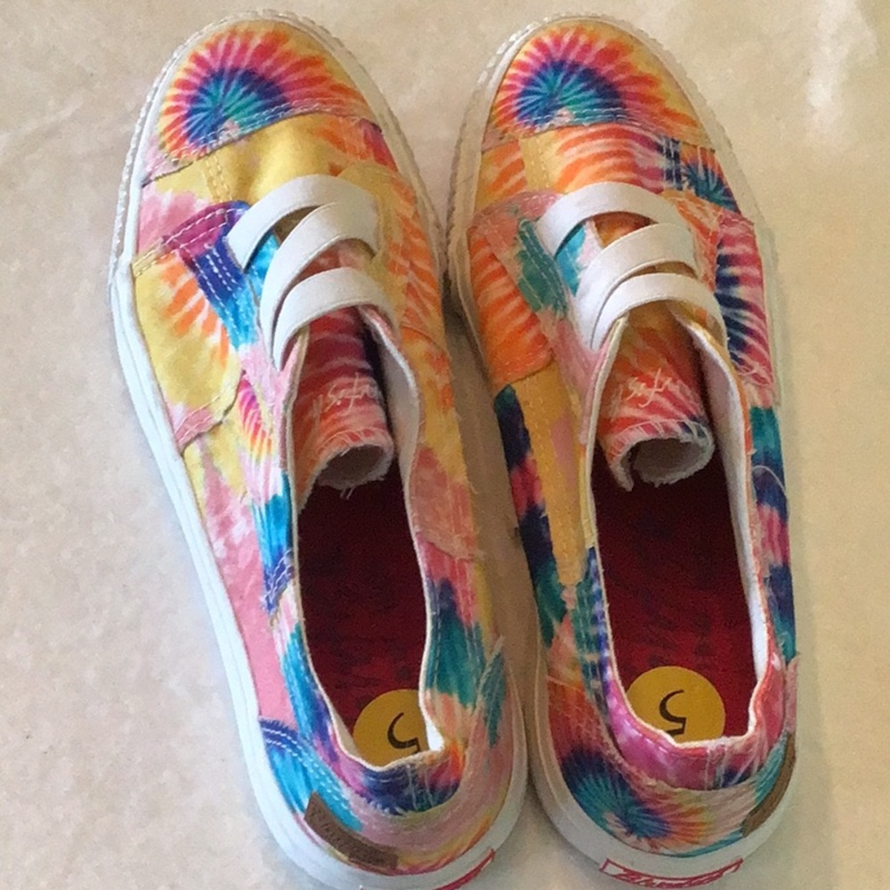 Cute tie-dye shoes!